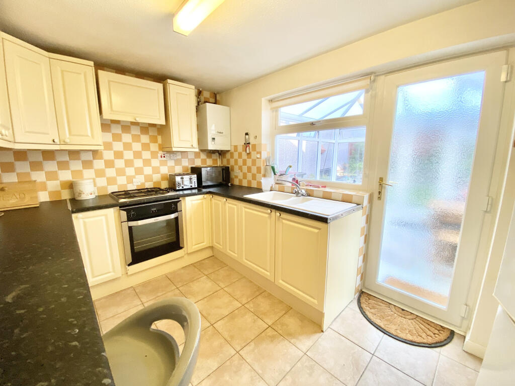 Curlew Close, Ferndown, Dorset photo 4
