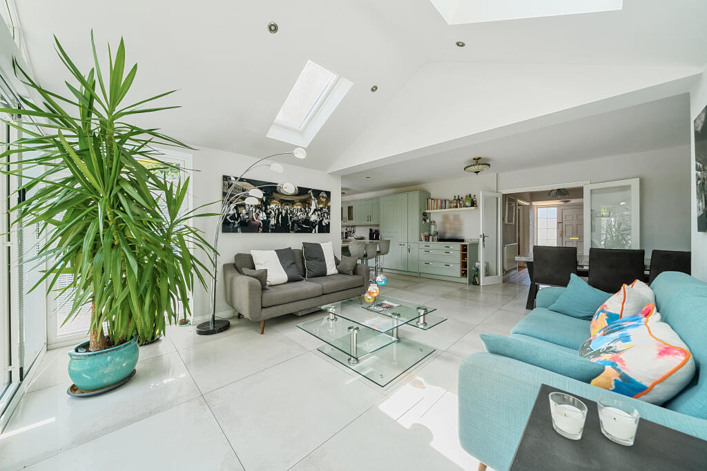 House in Shoreham-by-Sea - More