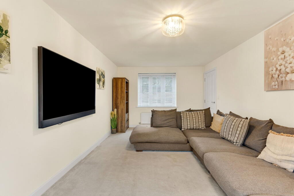 Stirling Drive, Biddenham, MK40 photo 3