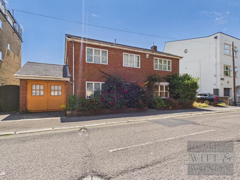 4-bed detached on St. Margarets Road, St. Leonards-On-Sea, £550,000