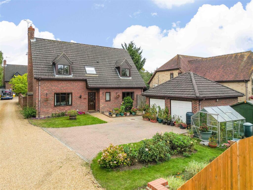 Main image of property: St. Neots Road, Hardwick, Cambridge