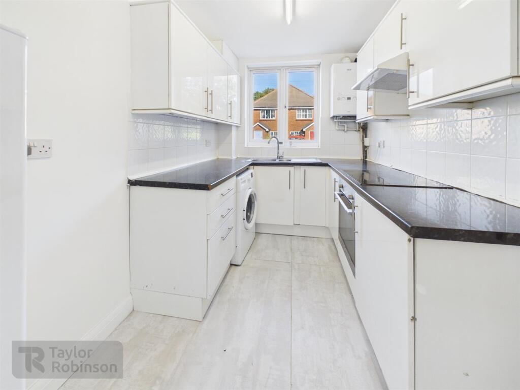 Apartment in Mole Valley, Dorking - View 2
