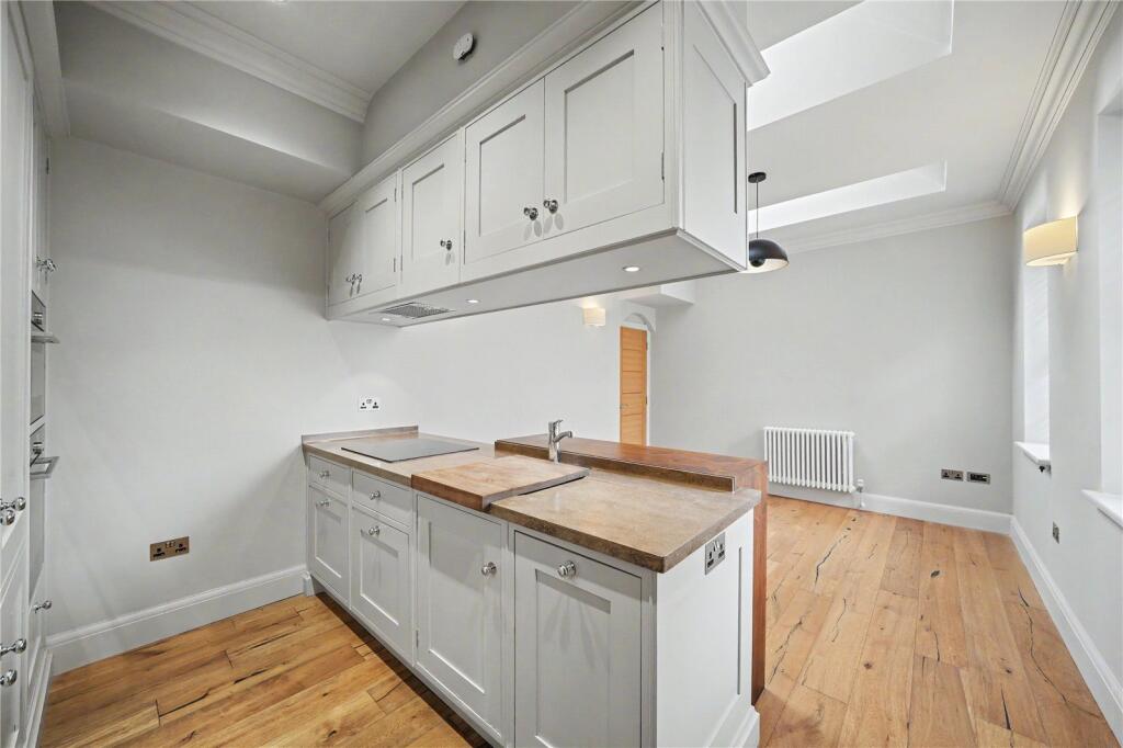 Apartment in Harrogate, High Harrogate - View 2