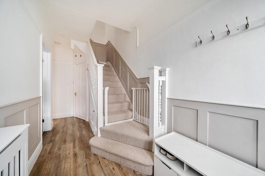 House in London, Royal Borough of Kingston upon Thames - View 2