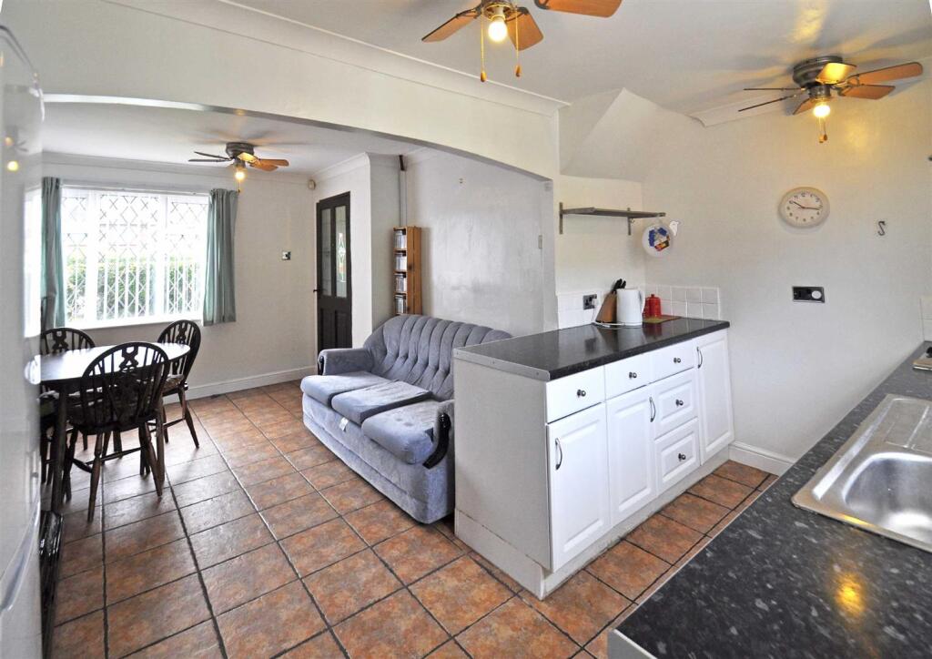 13 Meadow Lane, Wombourne, Wolverhampton photo 2