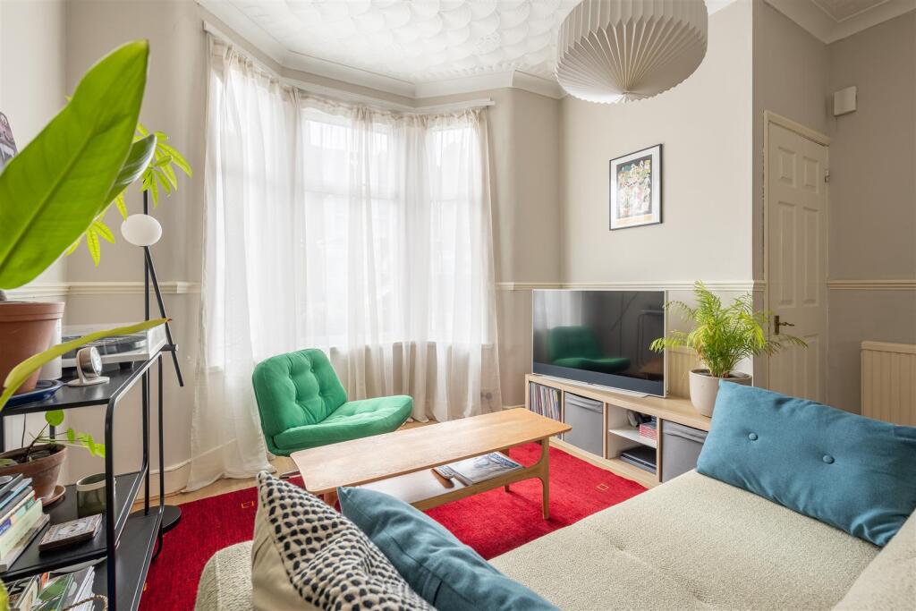 House in London, Plaistow - More