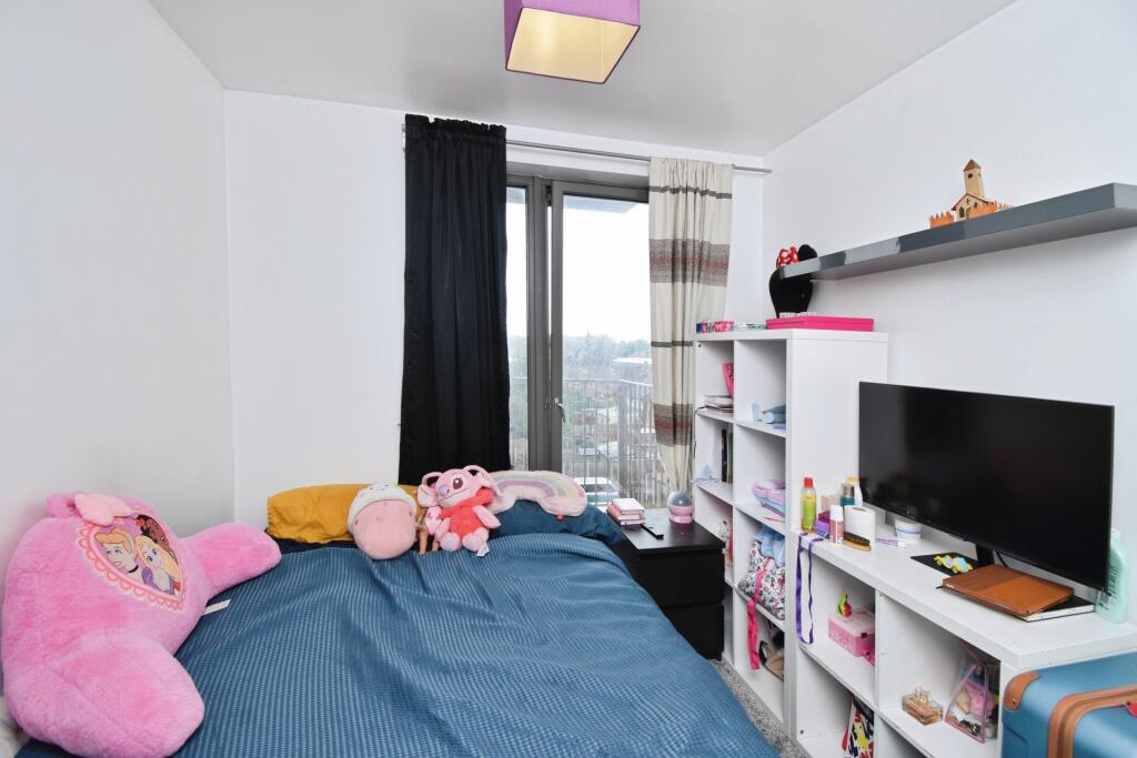 Apartment in London, Custom House, Canning Town - More