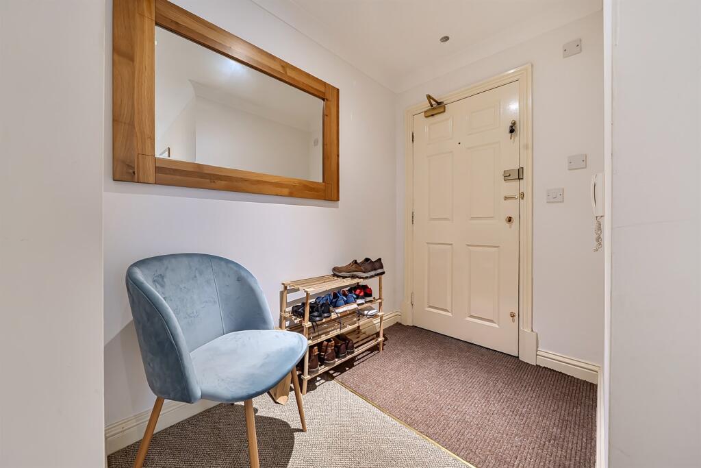 Apartment in Leeds, West Yorkshire - View 5