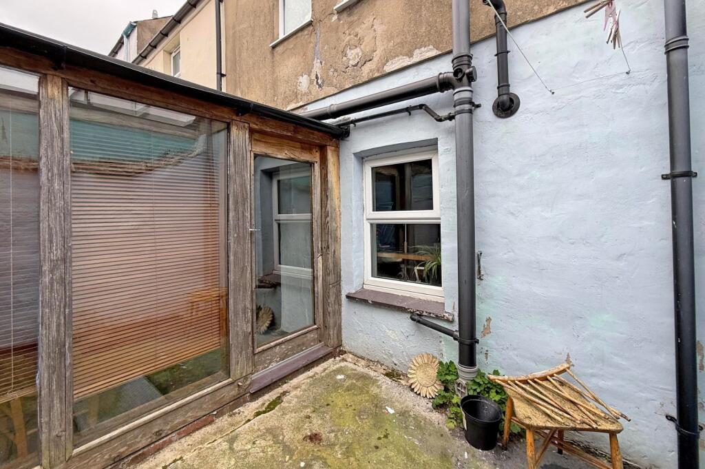 4 Field Street photo 3