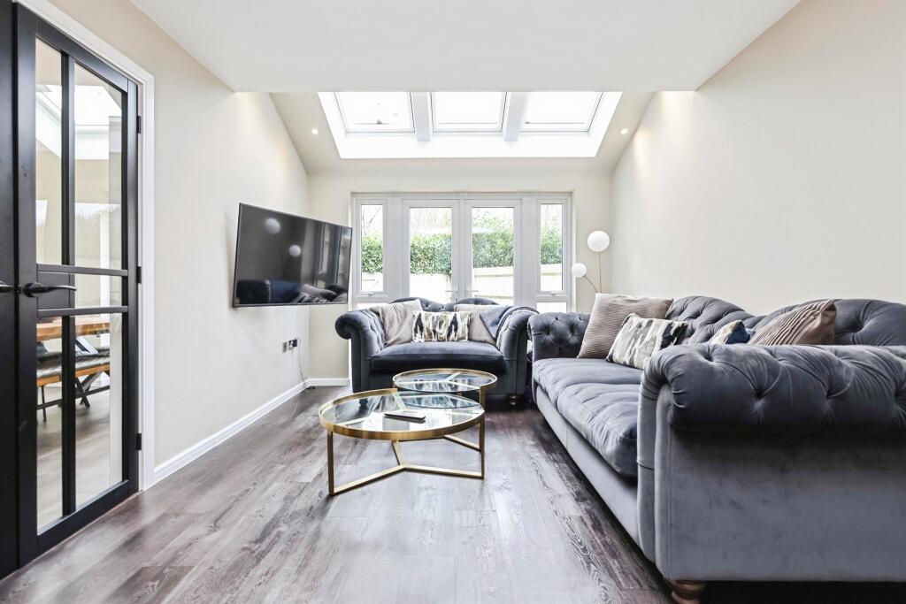 House in Dudley, Windmill End - View 2