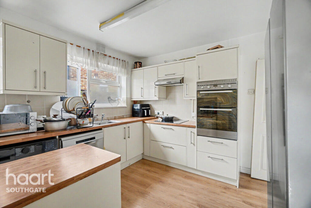 House in Enfield - View 5