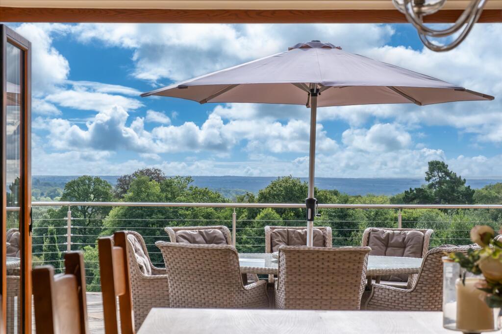 House in Redhill - View 4