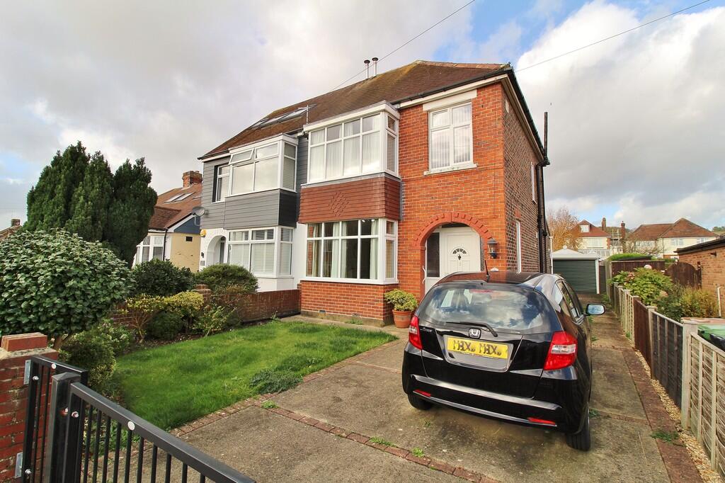 3-bed semi-detached on Second Avenue, Farlington, £375,000