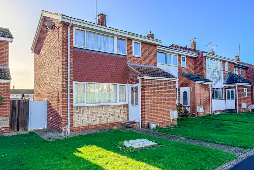 3-bed terraced on Chestnut Path, Canewdon, Rochford, £325,000