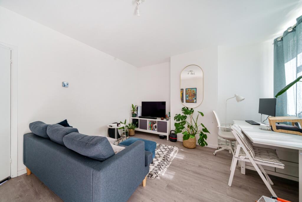Main image of property: Weir House, London, SW12