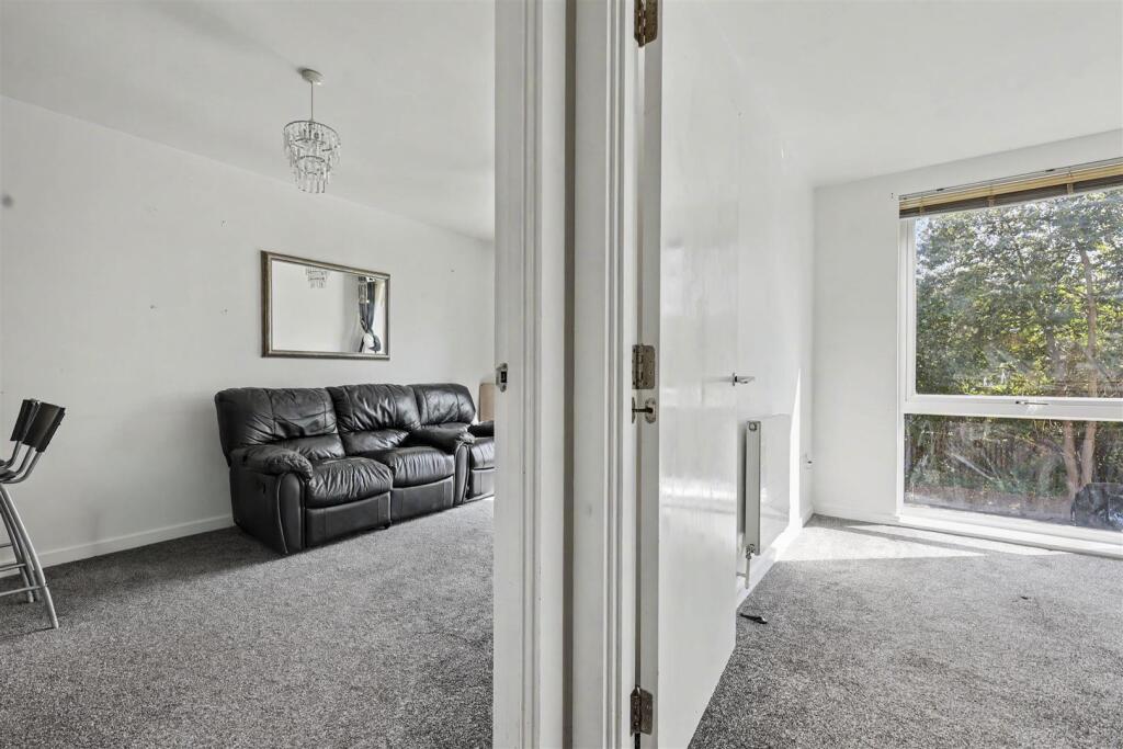 Apartment in Enfield - More
