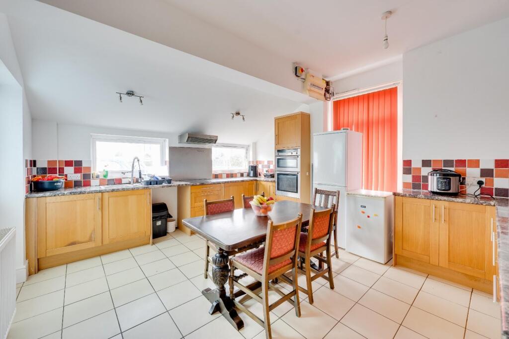 Detached bungalow situated in a popular area on Worle Hillside photo 3
