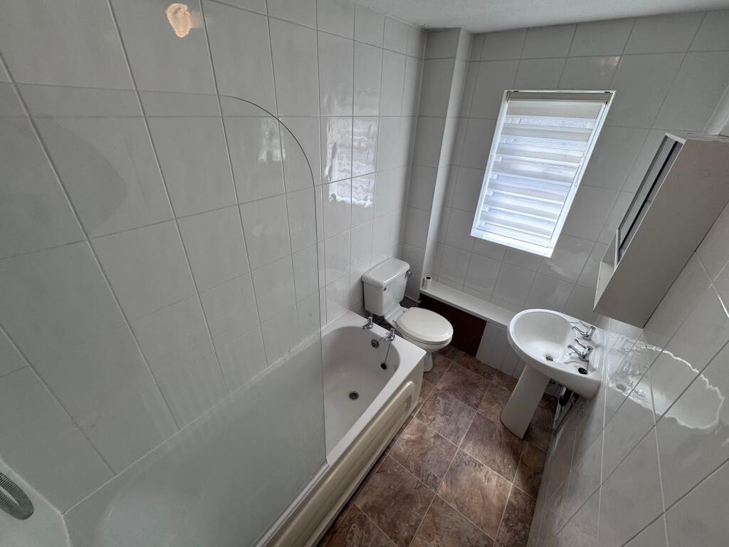 Apartment in Coventry, Earlsdon - More