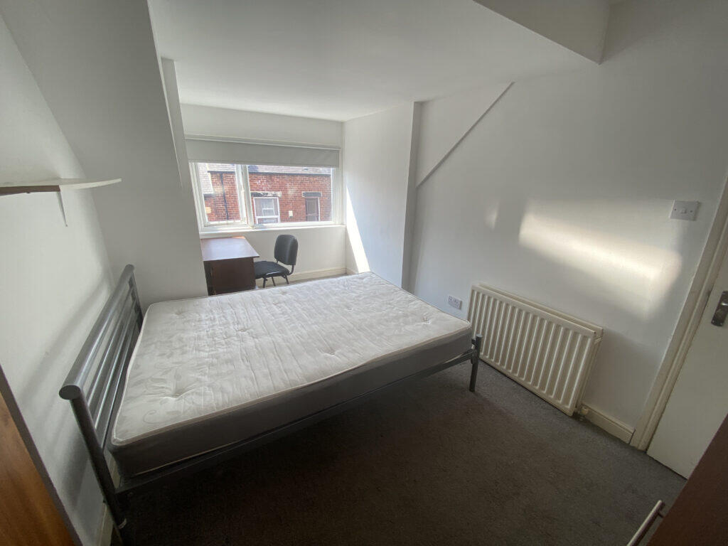6 bedroom terraced house for rent