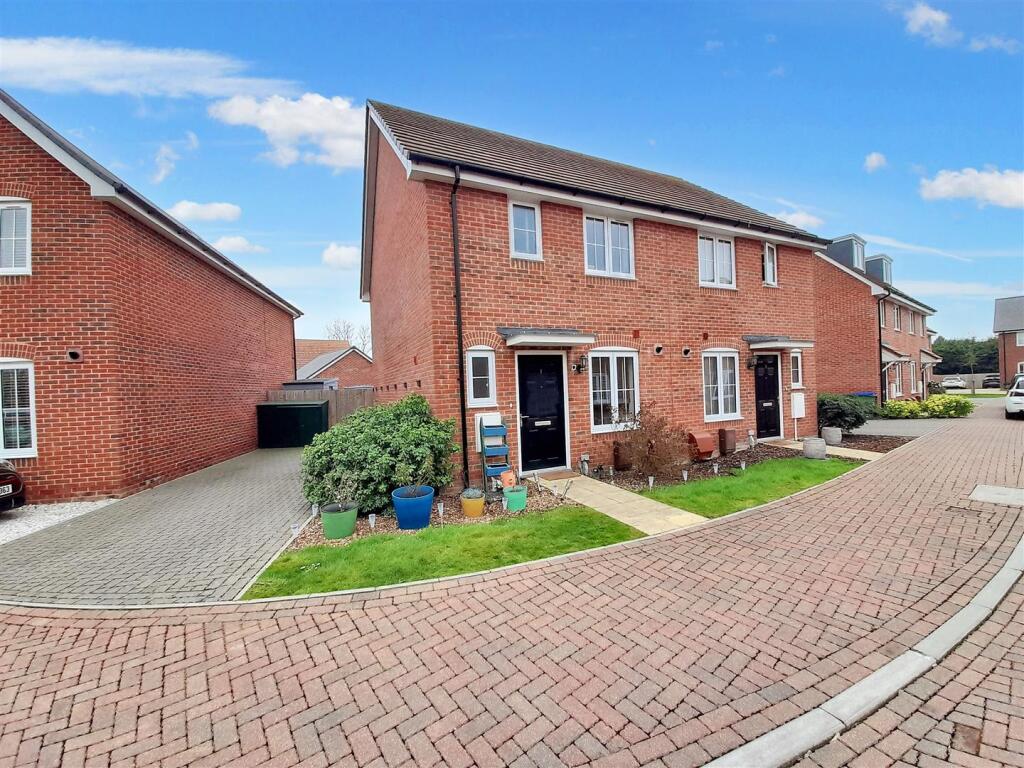 Main image of property: Buckle Mead, Eastergate