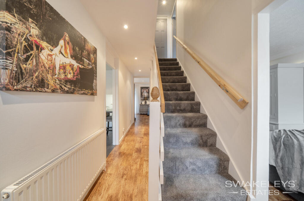 Standale Grove, Ruislip, HA4 7UA photo 4