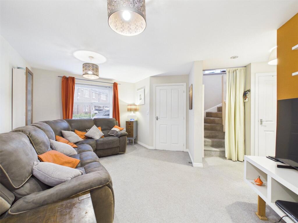 Fauld Drive Kingsway, Quedgeley, Gloucester, Gloucestershire, GL2 photo 3