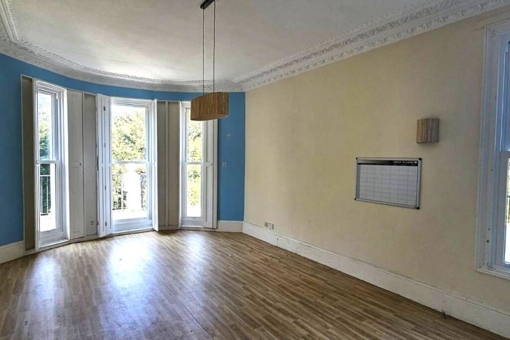 Apartment in Torquay - More