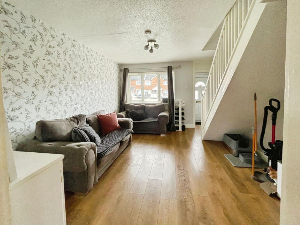Park Farm Close, Henlow, SG16 6DE photo 2