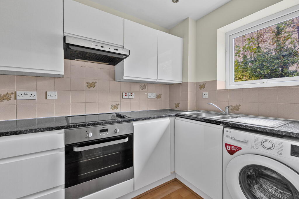 House in Kingston upon Thames - View 4