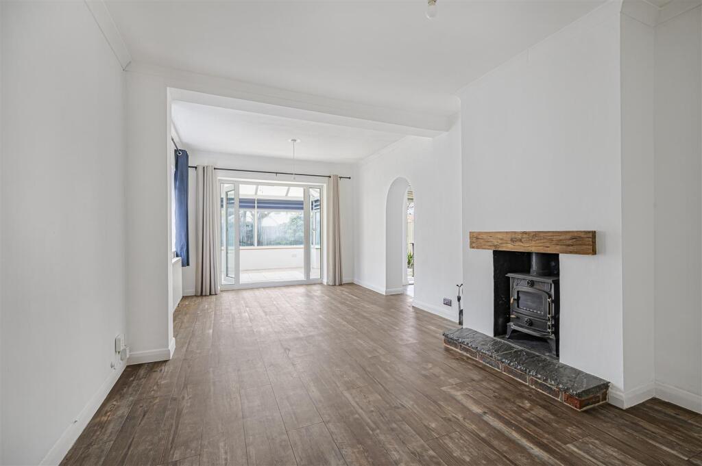 Southdown Avenue, Peacehaven photo 2