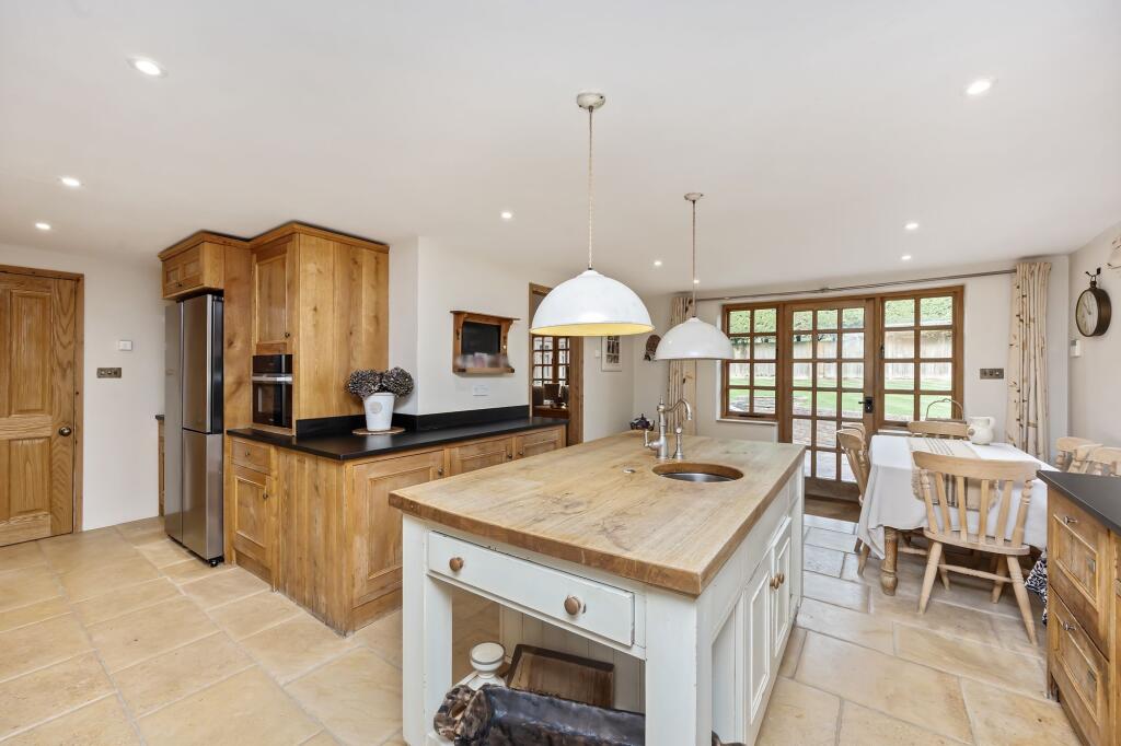 House in Horsham, Highwood - View 3