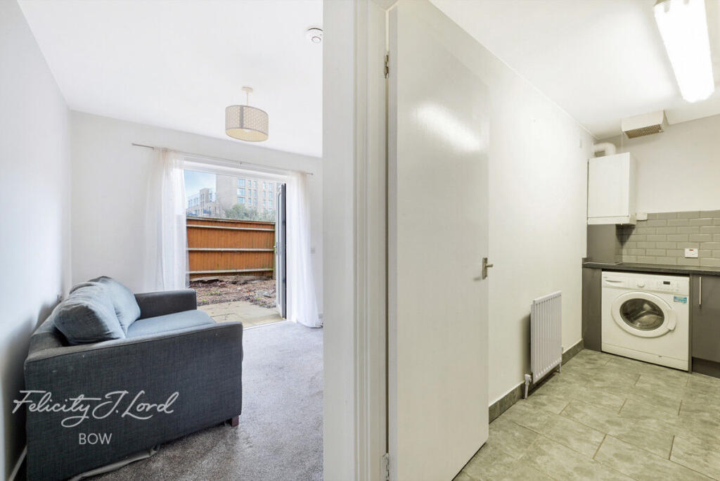1-bed flat on Bromley High Street, LONDON, £300,000