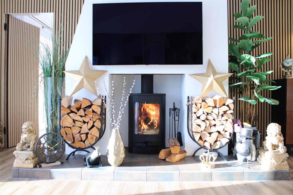 Stunning Contemporary Refurbished Bungalow at Parkhill, Middleton photo 2