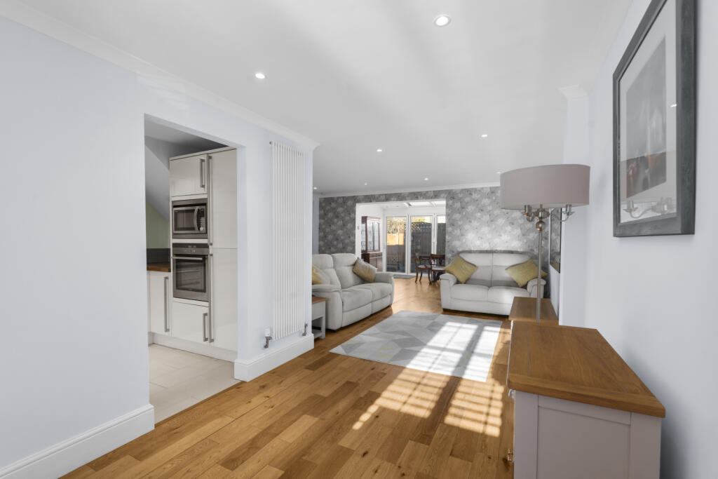 Crown Close, Sheering, Bishop's Stortford, Essex, CM22 photo 4