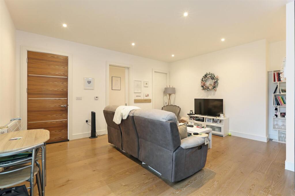 Apartment in London - View 3
