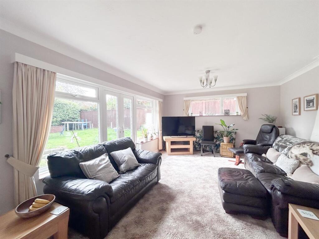 Summer Hill Road, Bexhill TN39 4LN photo 3