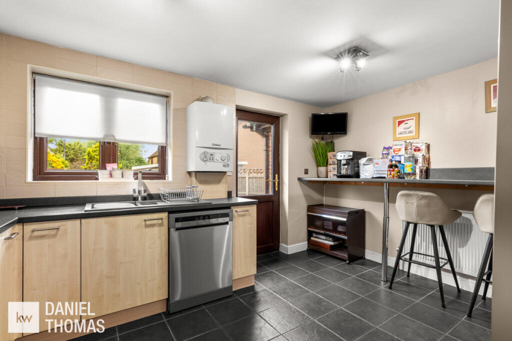 Horseshoe Close, Waltham Abbey, EN9 photo 4