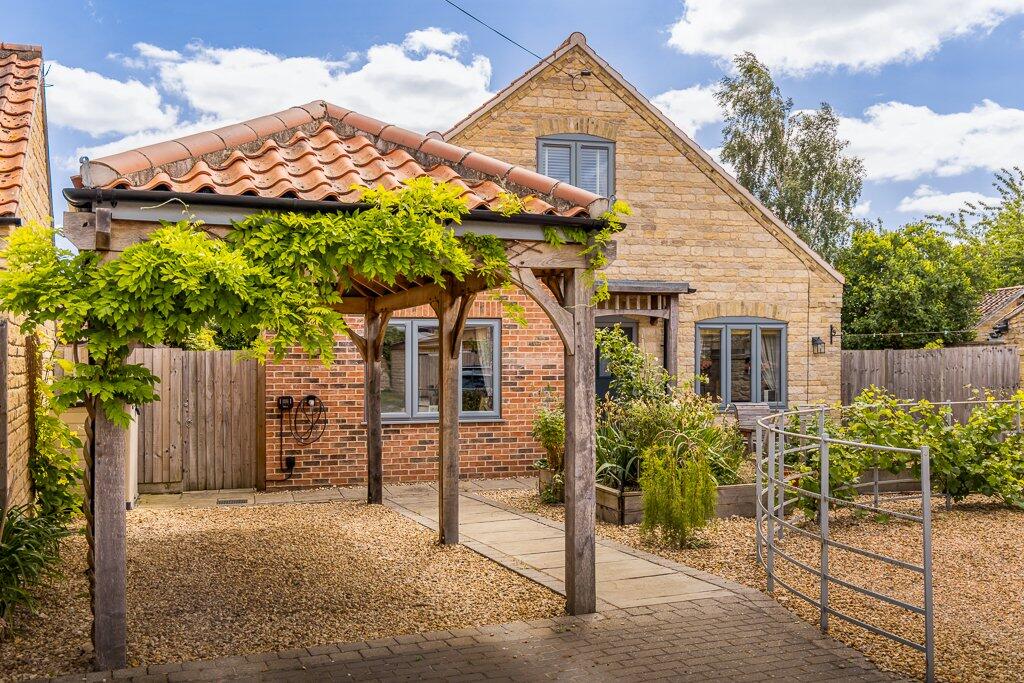 Main image of property: East Road, Navenby, Lincoln, Lincolnshire, LN5