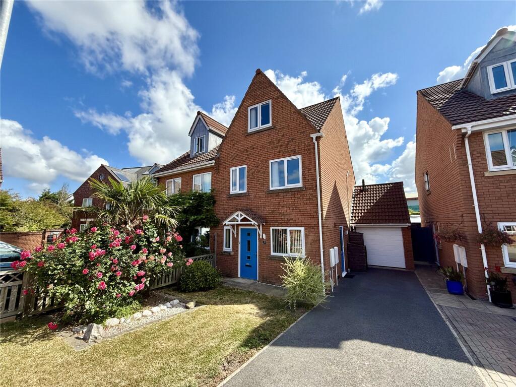 3-bed semi-detached on Lakeside, Highbridge, Somerset, TA9, £320,000