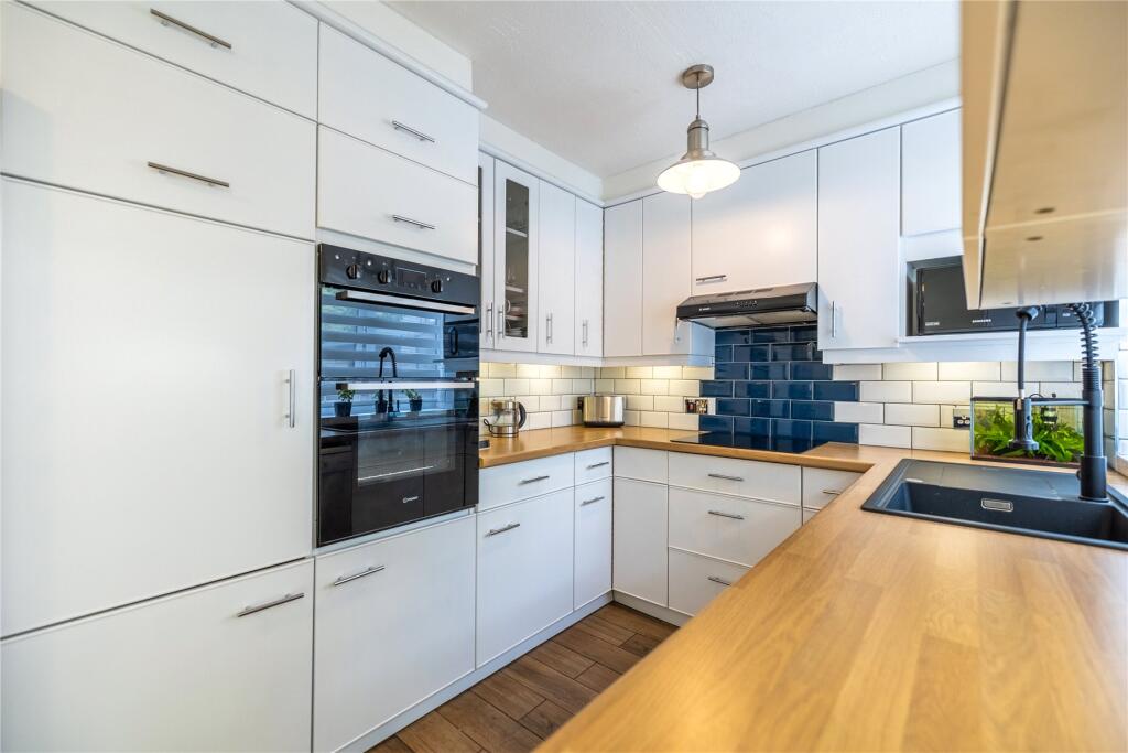 Martin Way, Woking, GU21 photo 4
