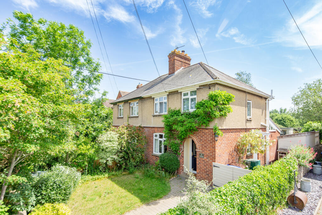 Main image of property: Station Road, Launton, Oxfordshire, OX26 5DX