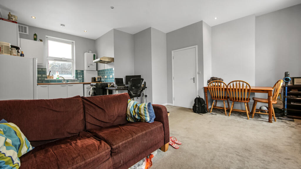 Apartment in London, Falcon Estate, Battersea - More