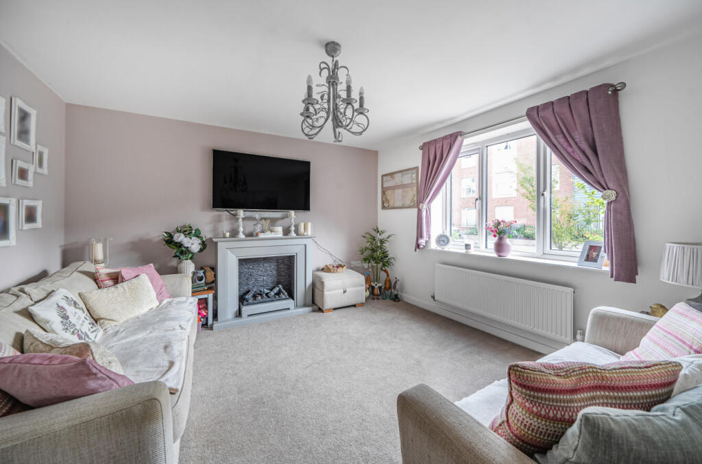 Dukeminster Road, Dunstable, Bedfordshire photo 3