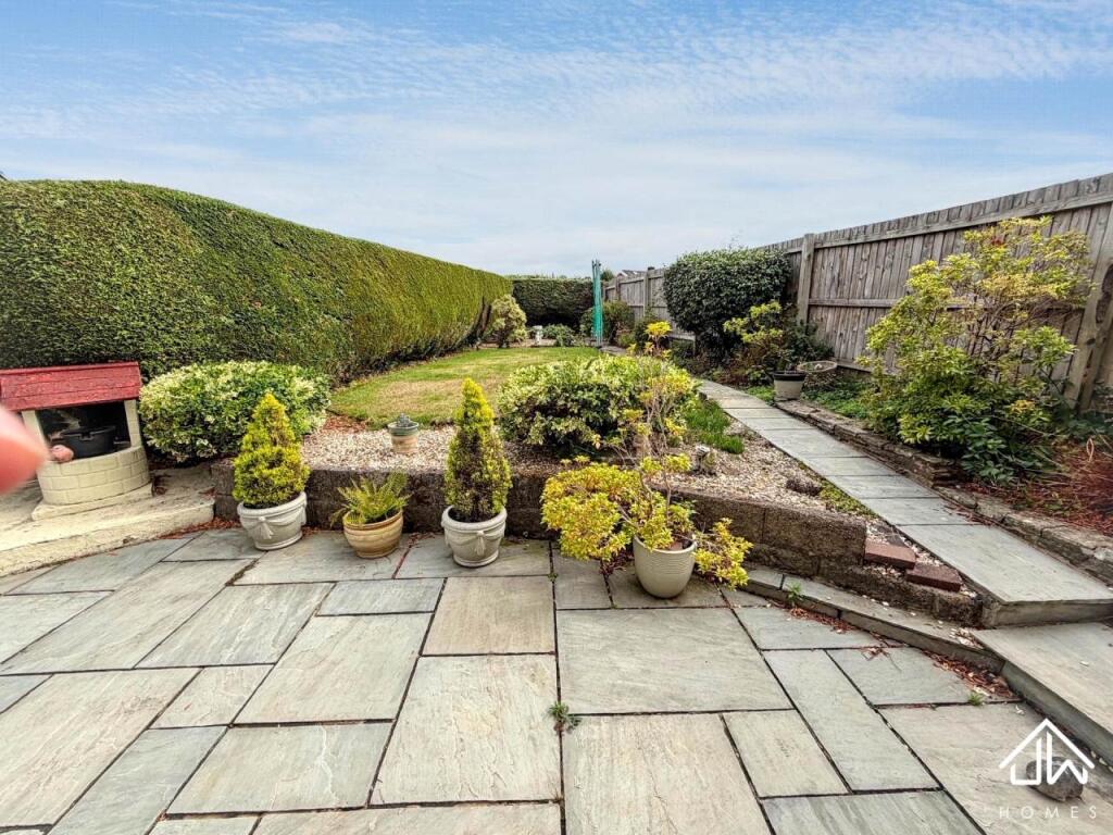 House in Newport - View 4
