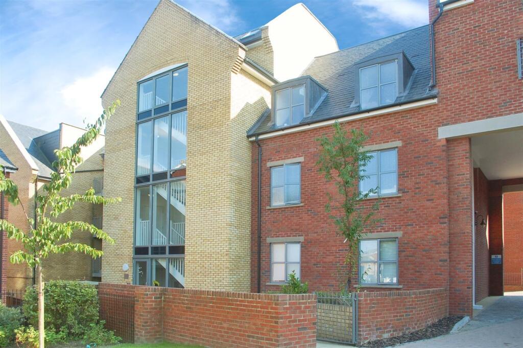 Main image of property: Paynes Park, Hitchin