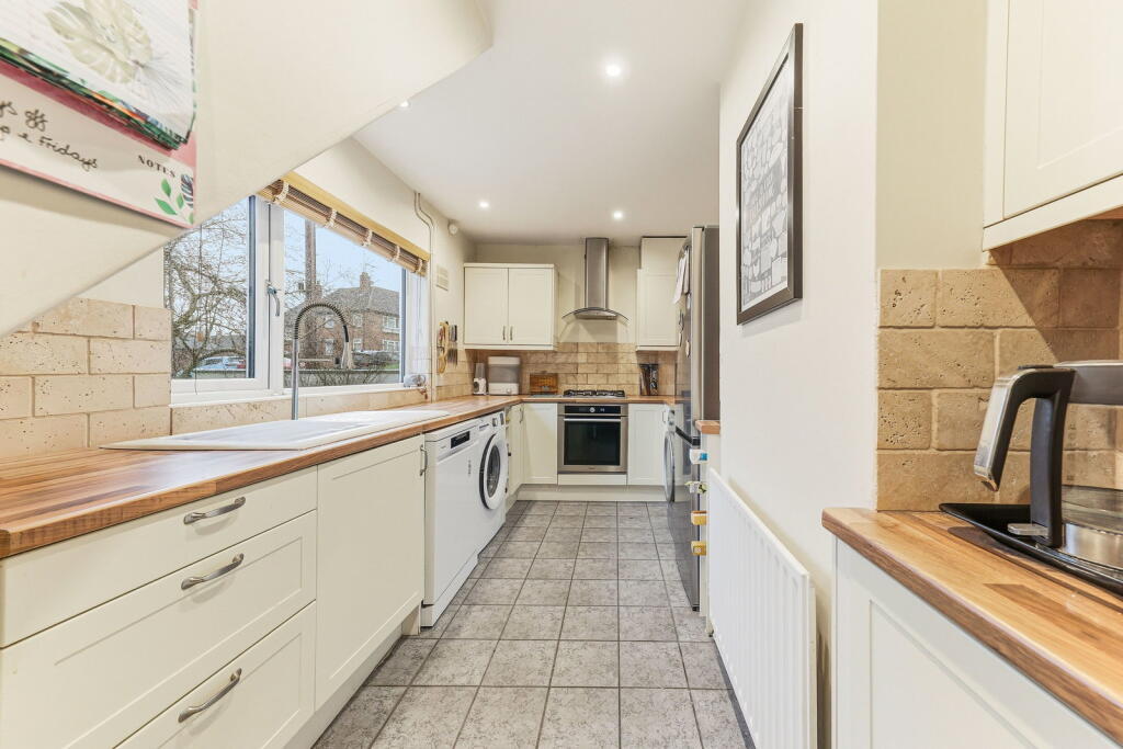 13 St. James Drive, Horsforth, Leeds, West Yorkshire LS18 5QY photo 4