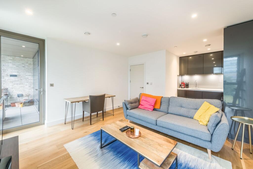 Main image of property: Caithness Walk, Vita Apartments, CR0