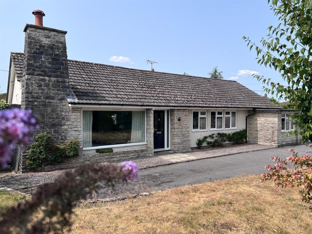 Main image of property: Shaftesbury Road, Gillingham