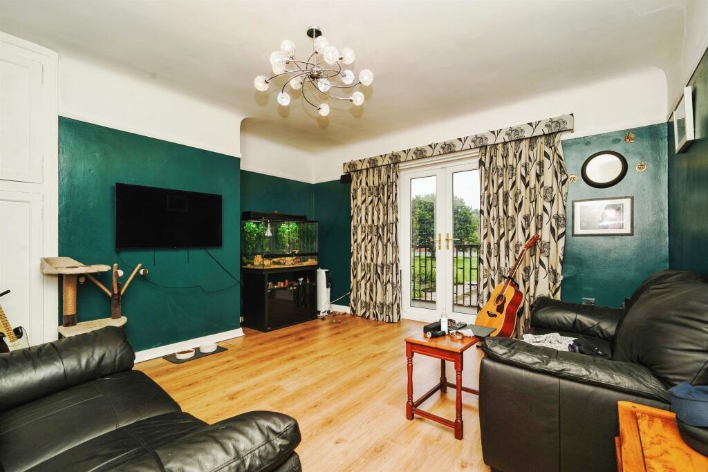 Apartment in Wirral, Liverpool City Region - View 3