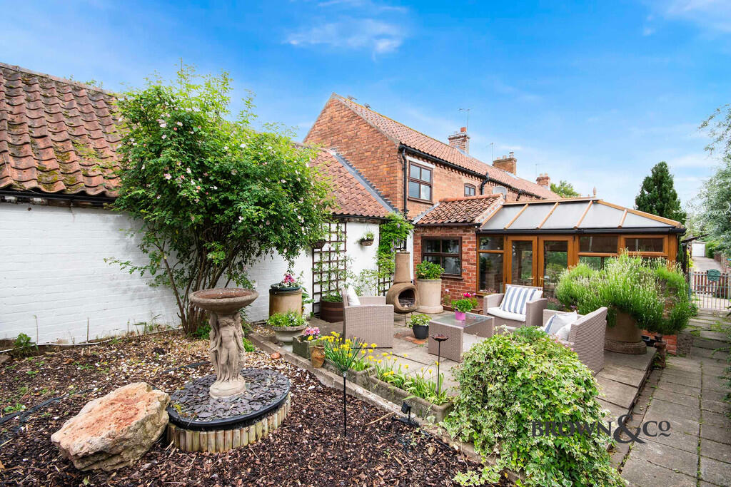 Main image of property: High Mount, North Street